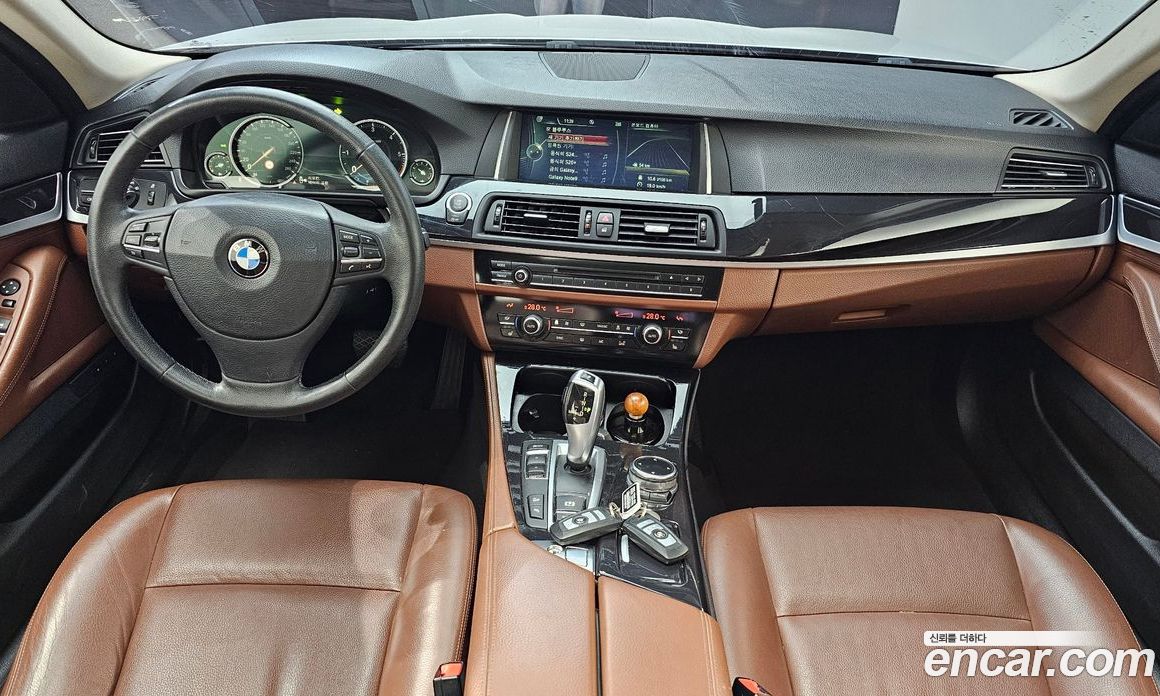 BMW 5-Series (F10) фото 7