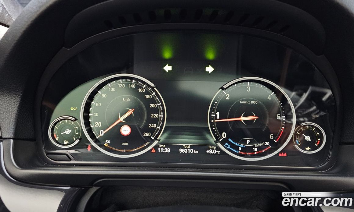 BMW 5-Series (F10) фото 8