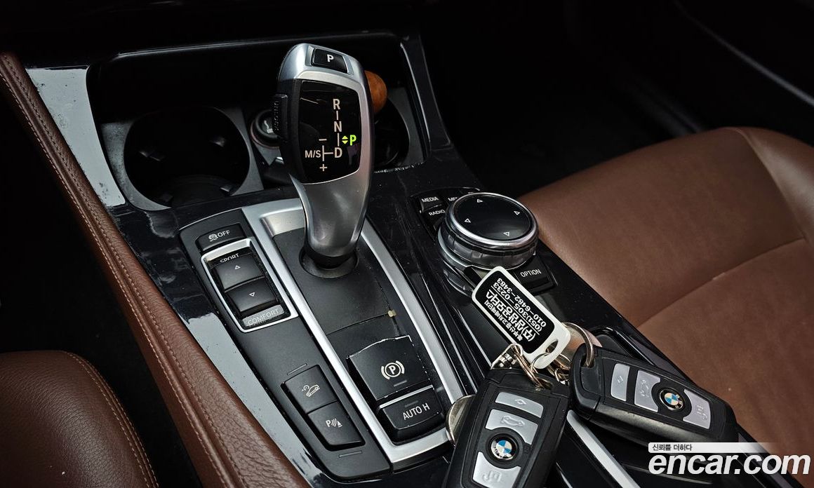 BMW 5-Series (F10) фото 9