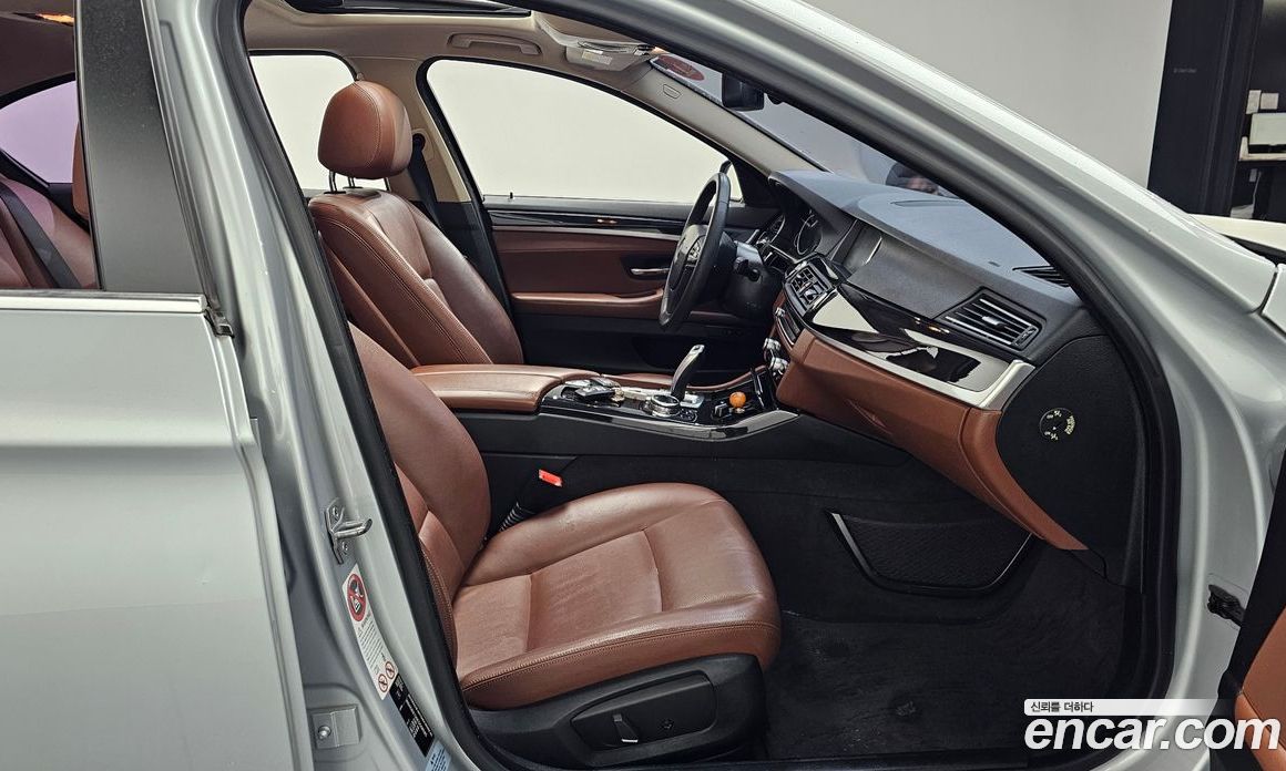 BMW 5-Series (F10) фото 10