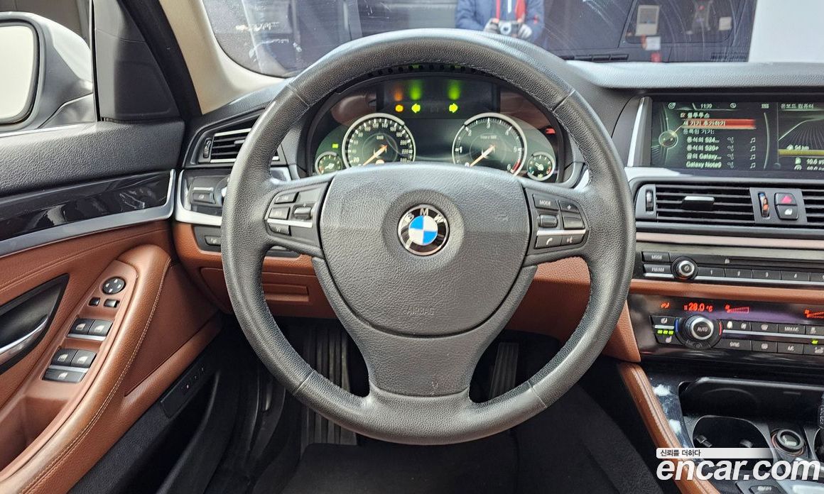 BMW 5-Series (F10) фото 13