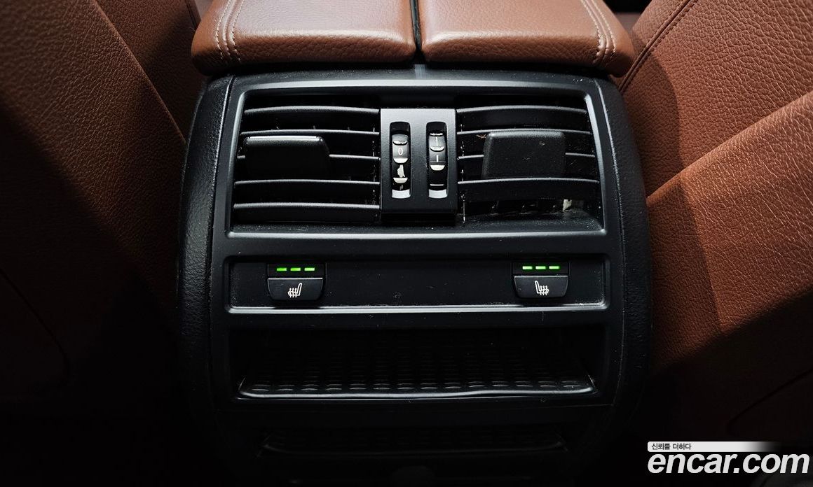 BMW 5-Series (F10) фото 17
