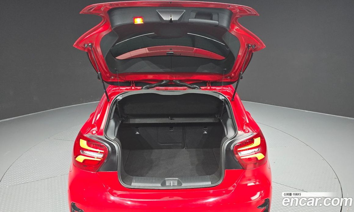 Mercedes-Benz A-Class W176 фото 20
