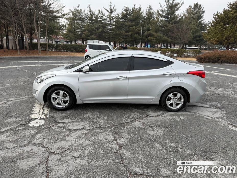 Hyundai Avante (MD) фото 3
