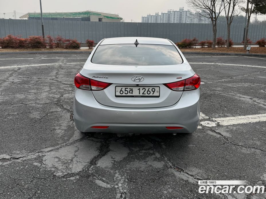 Hyundai Avante (MD) фото 4
