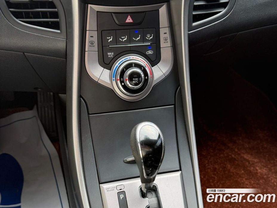 Hyundai Avante (MD) фото 15