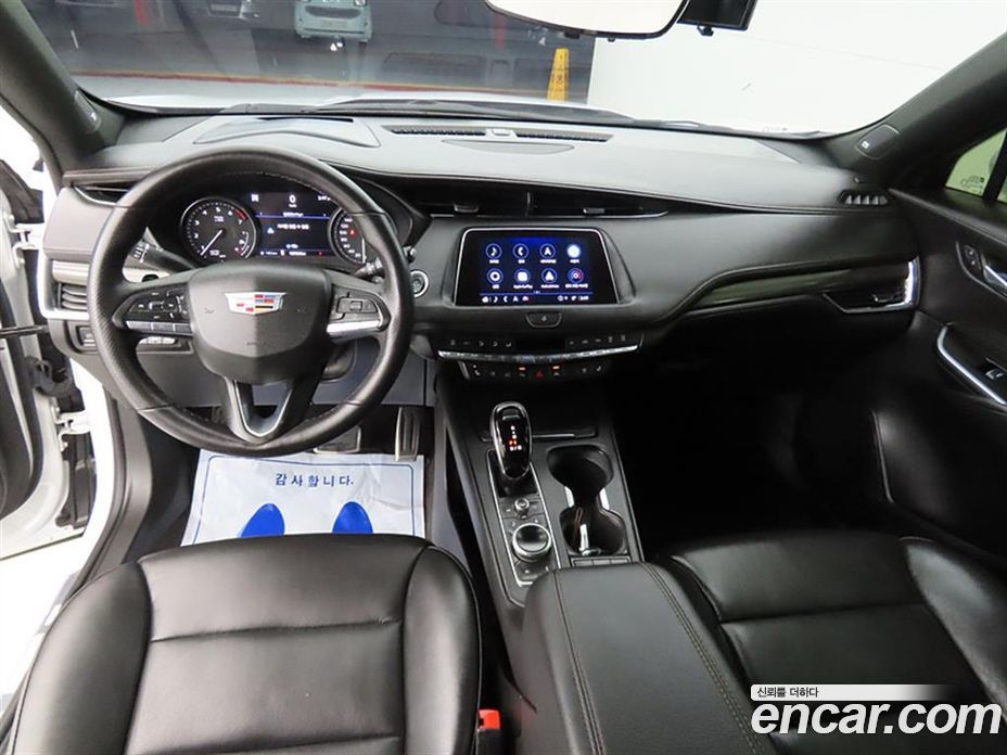 Cadillac XT4 фото 7