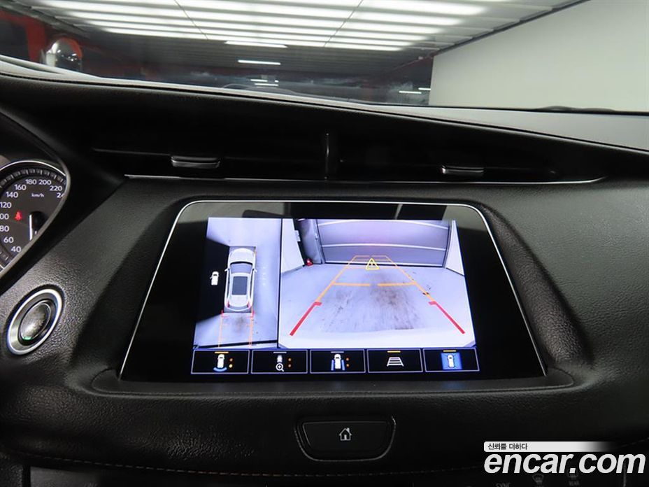 Cadillac XT4 фото 14