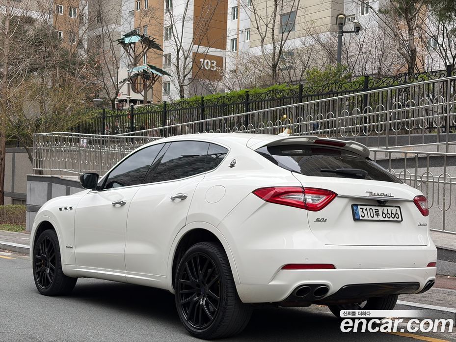 Maserati Levante фото 2