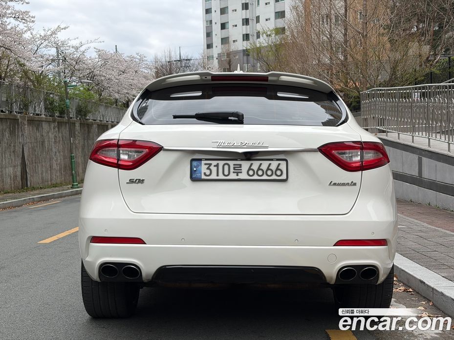 Maserati Levante фото 4