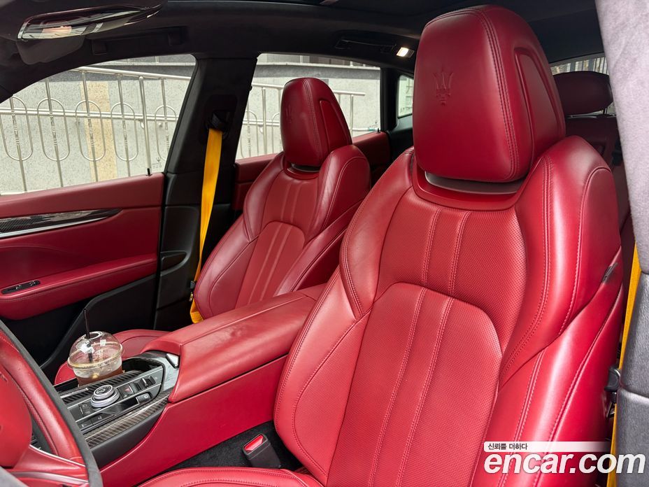 Maserati Levante фото 9