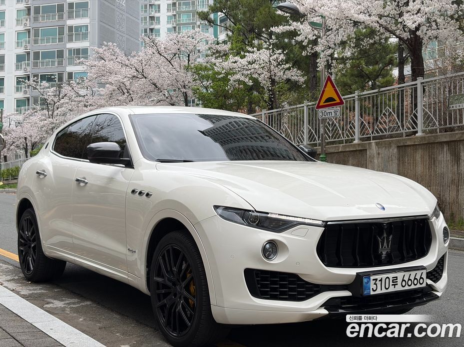 Maserati Levante фото 17