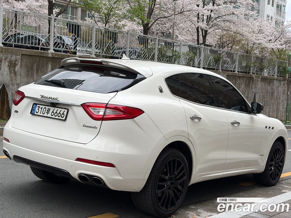 Maserati Levante фото 18