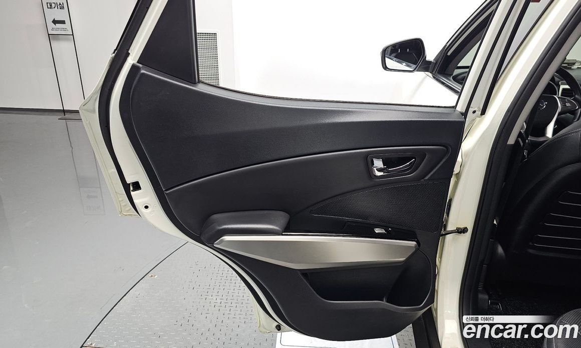 SsangYong (KG Mobility) Tivoli фото 24
