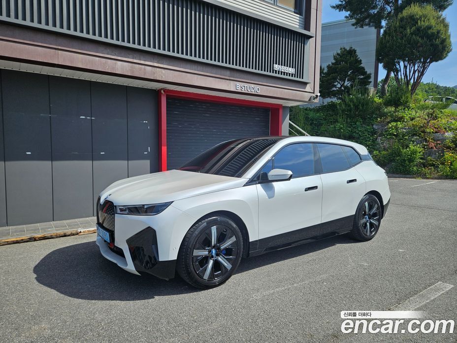 BMW iX