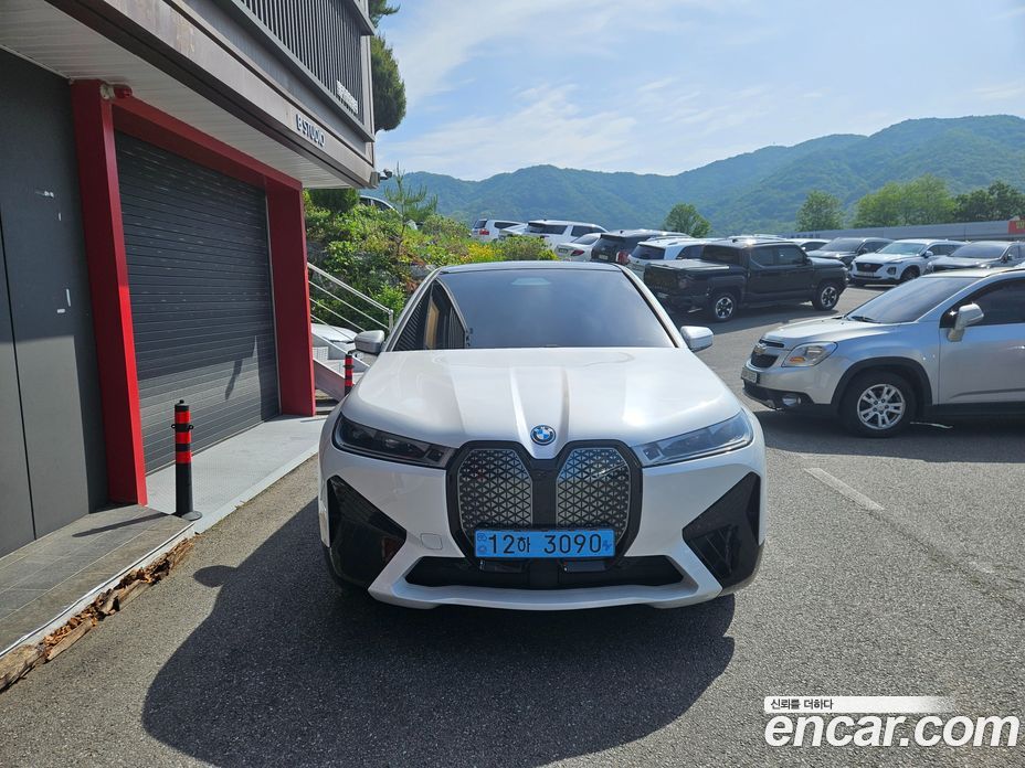 BMW iX фото 2