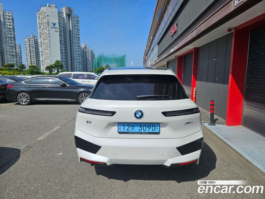 BMW iX фото 4