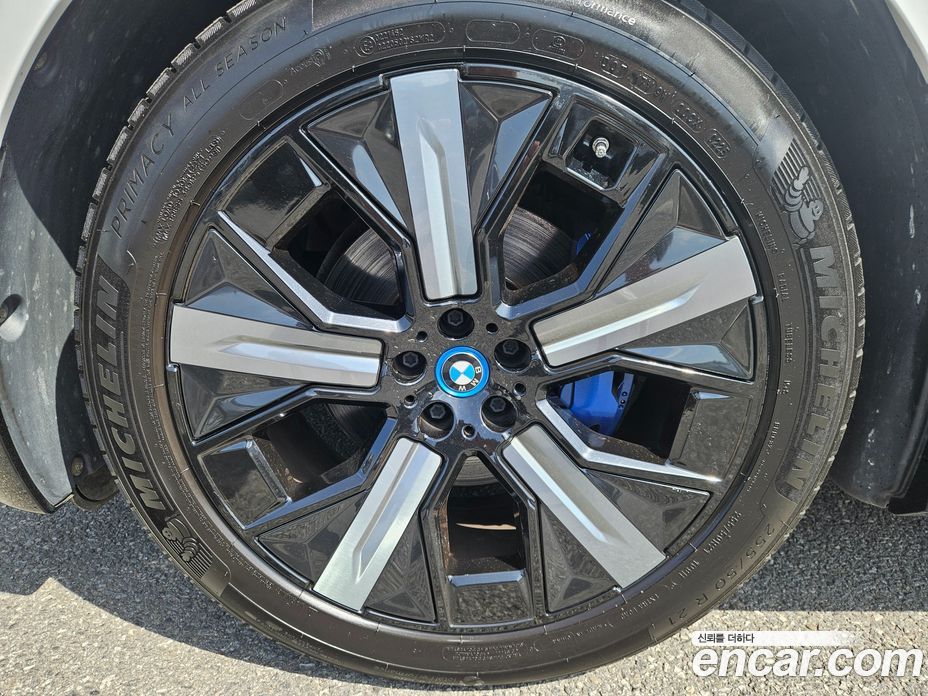 BMW iX фото 5