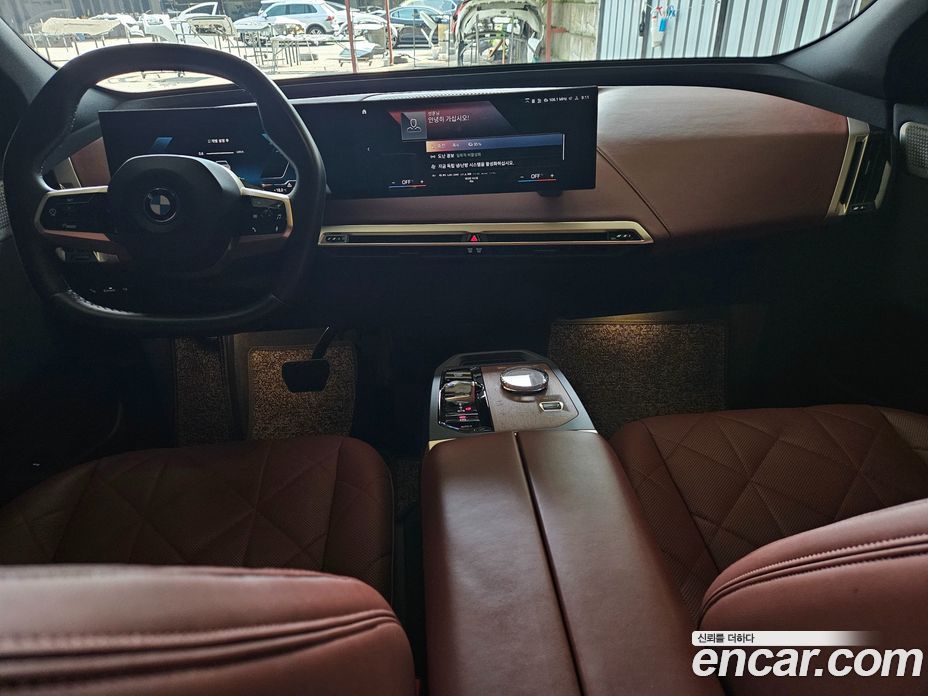 BMW iX фото 9