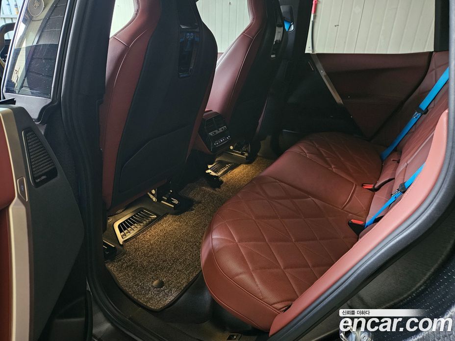 BMW iX фото 12