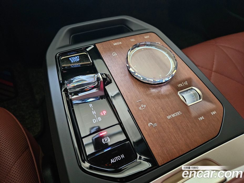 BMW iX фото 15