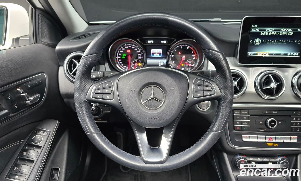 Mercedes-Benz GLA-Class X156 фото 13