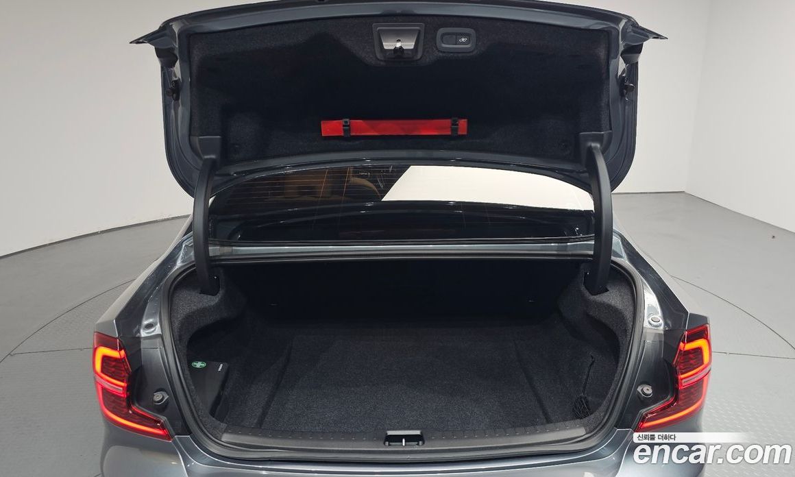 Volvo S60 3rd Gen фото 20