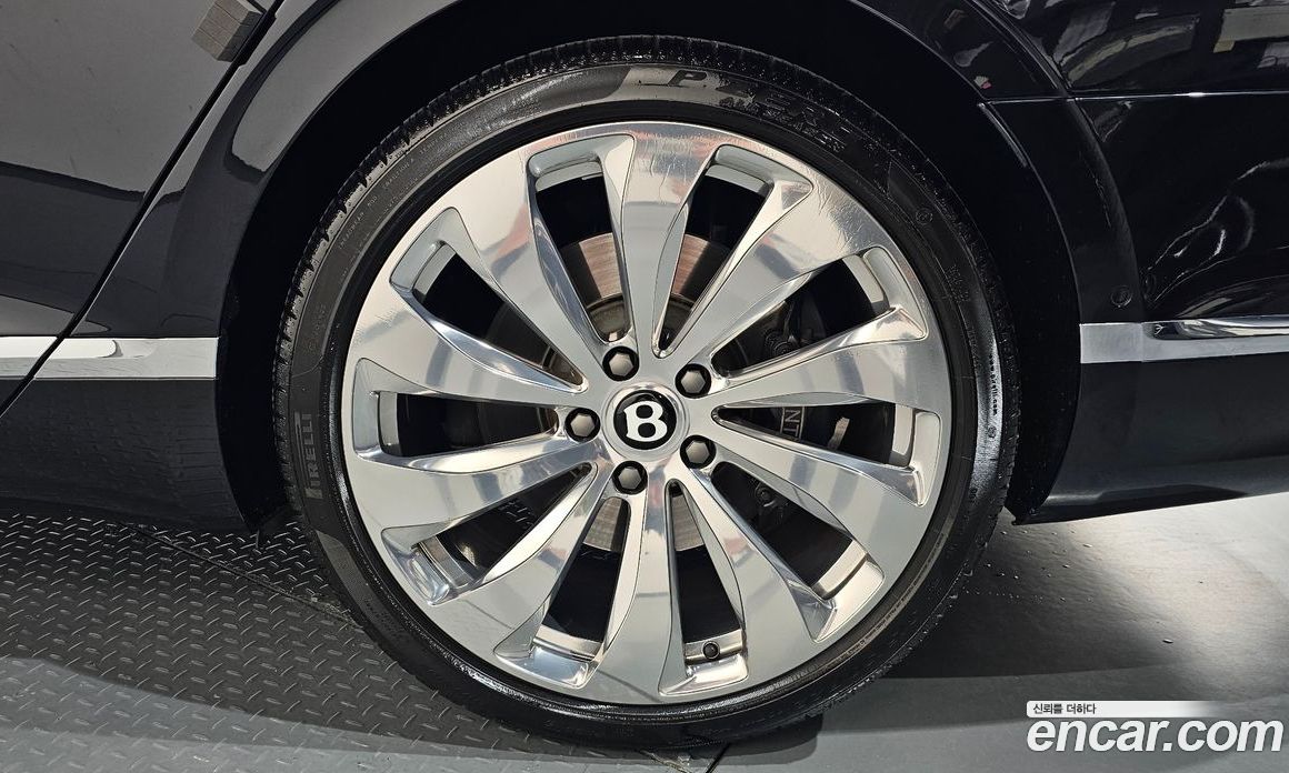 Bentley Flying Spur 3rd Gen фото 21
