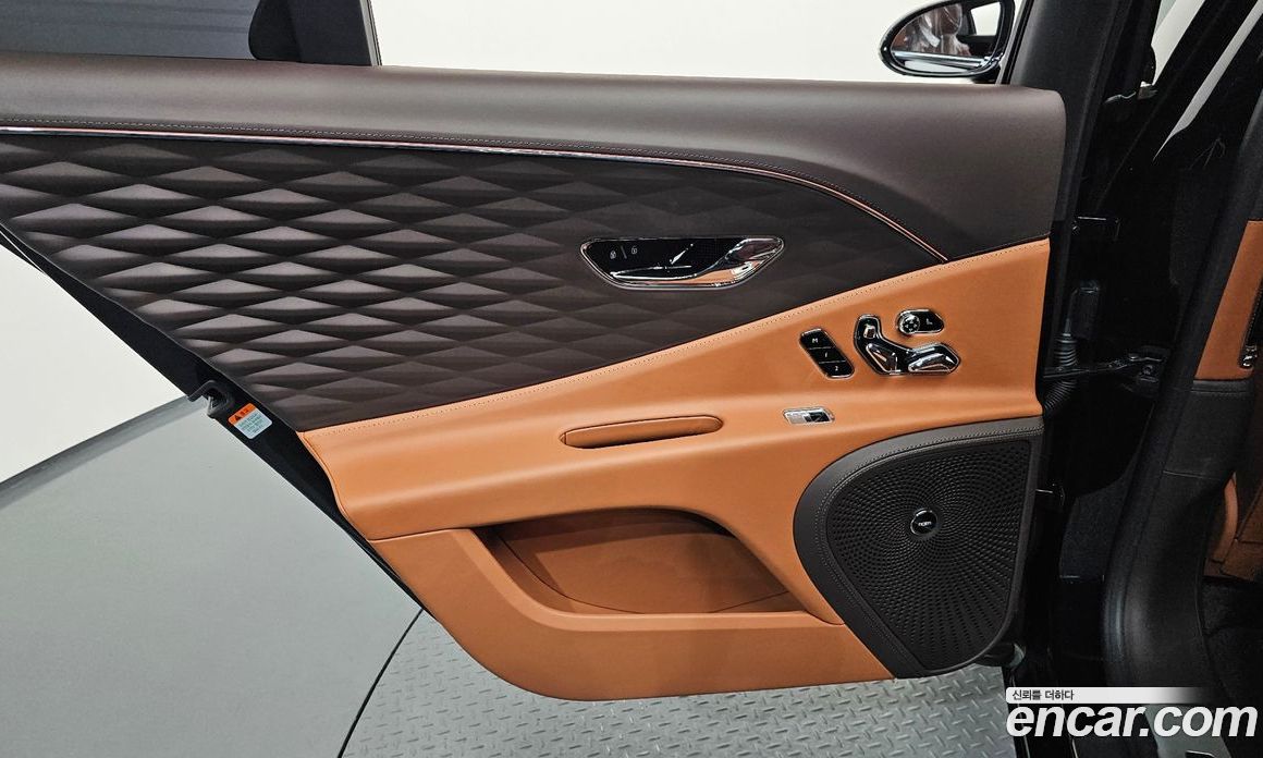 Bentley Flying Spur 3rd Gen фото 25