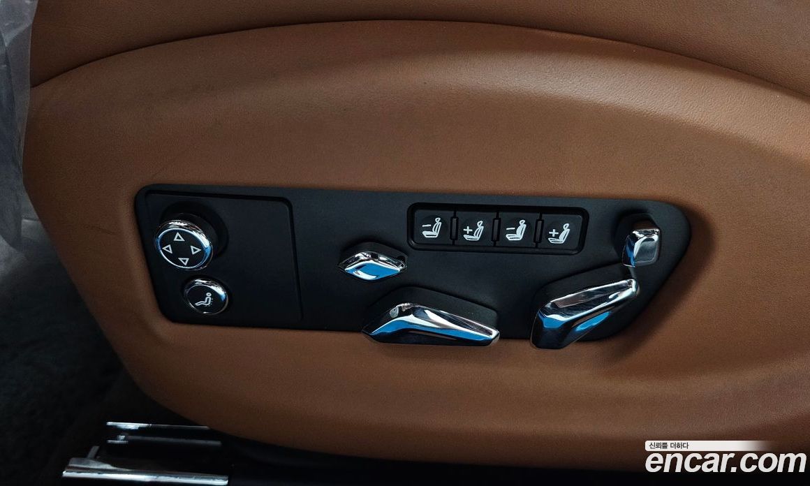Bentley Flying Spur 3rd Gen фото 31