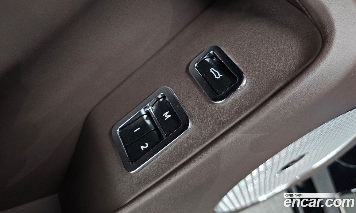 Bentley Flying Spur 3rd Gen фото 42