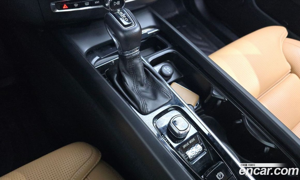 Volvo XC60 2nd Gen фото 9