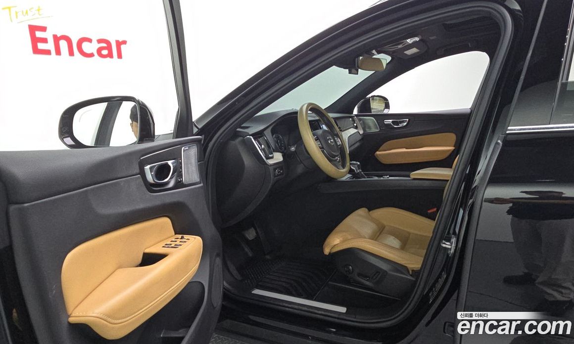 Volvo XC60 2nd Gen фото 10