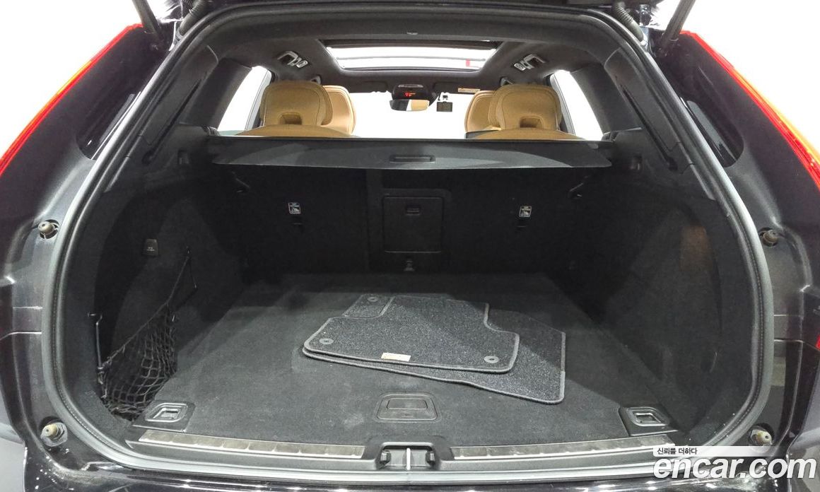 Volvo XC60 2nd Gen фото 20