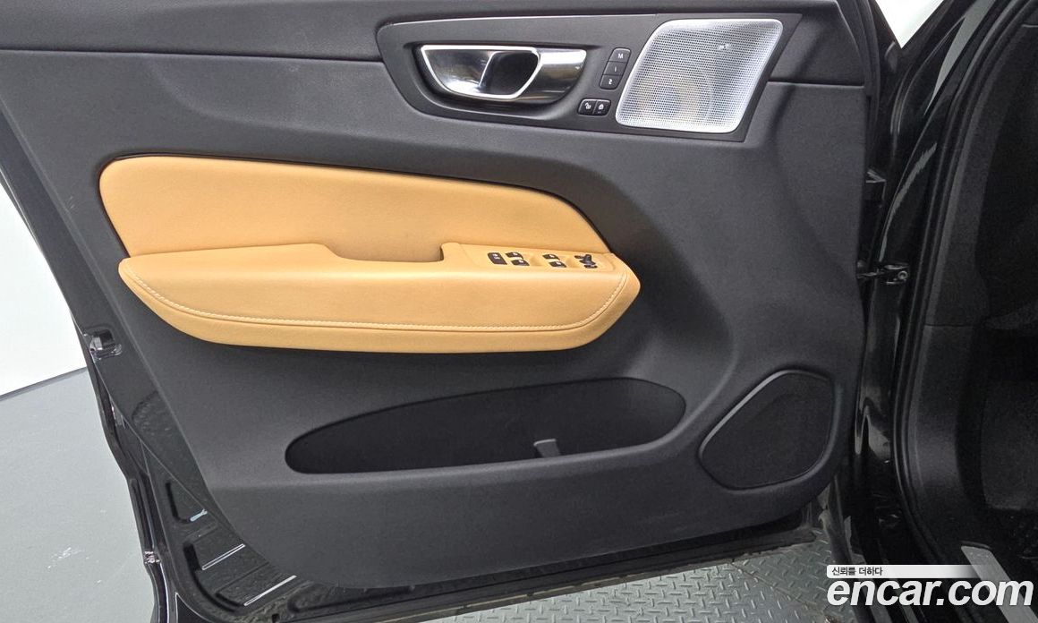 Volvo XC60 2nd Gen фото 24