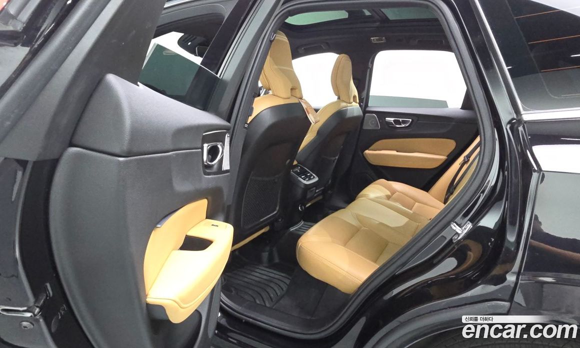 Volvo XC60 2nd Gen фото 26