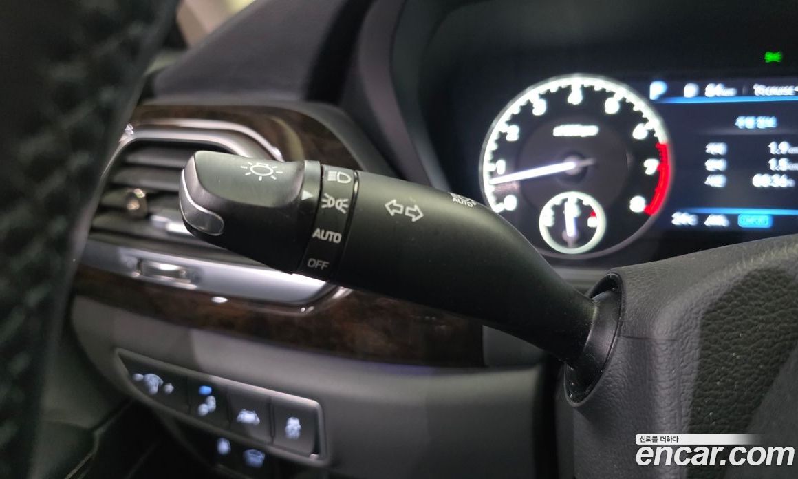 Genesis G90 фото 32