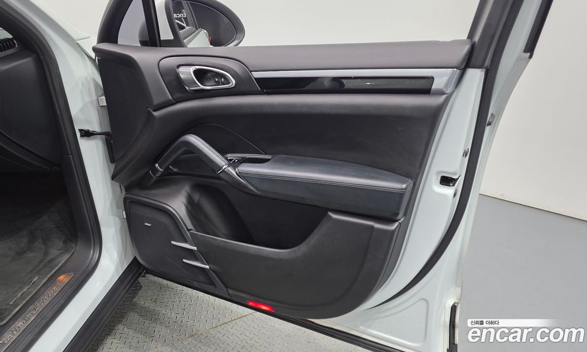 Porsche Cayenne 2nd Gen фото 24