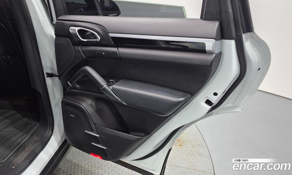 Porsche Cayenne 2nd Gen фото 25