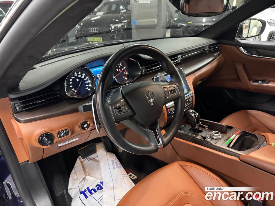 Maserati Quattroporte фото 4