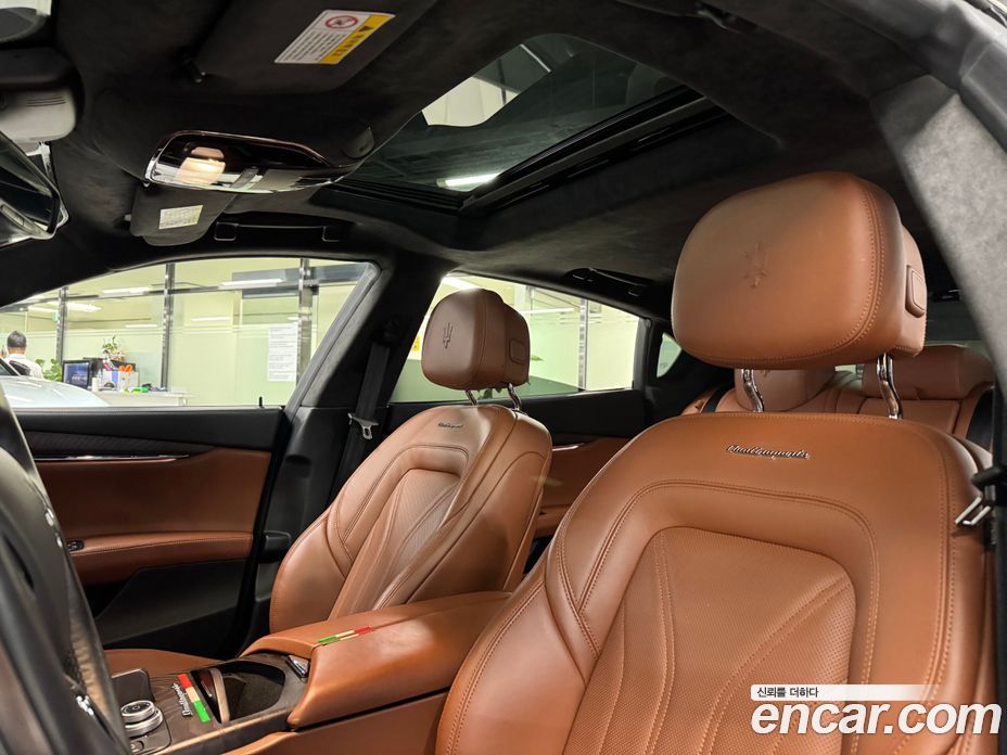 Maserati Quattroporte фото 12