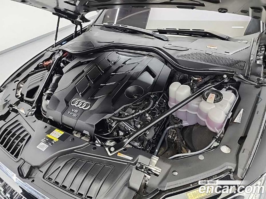 Audi A8 (D5) фото 5