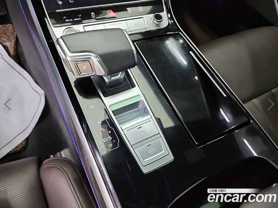 Audi A8 (D5) фото 8