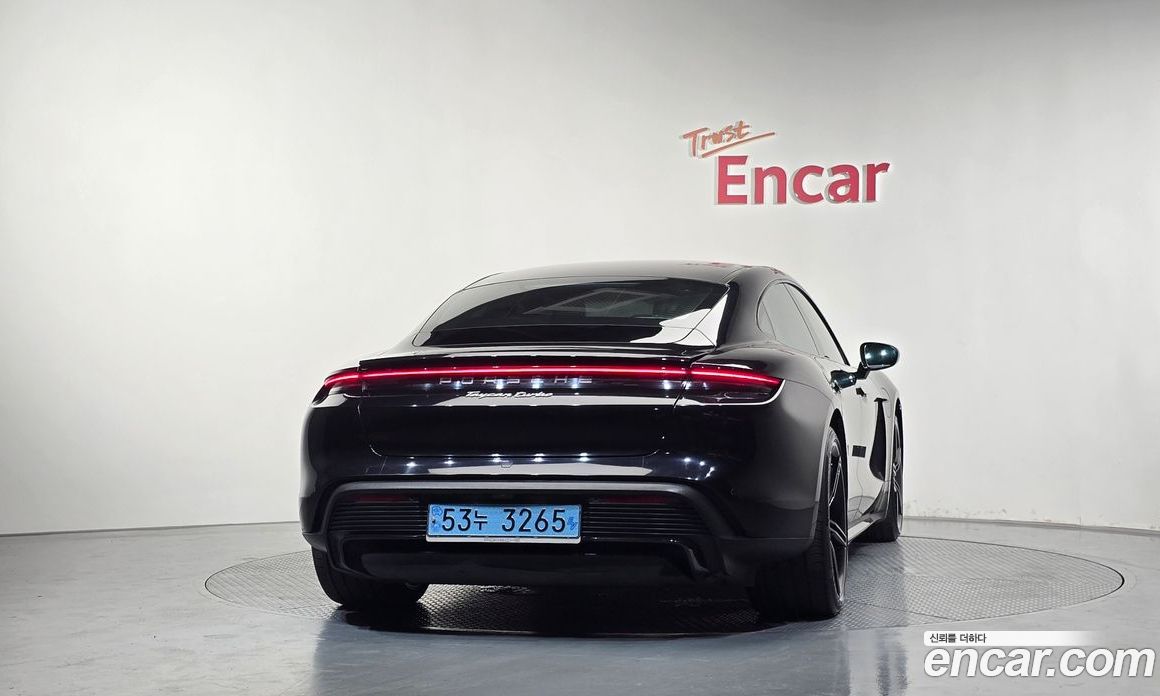 Porsche Taycan фото 4