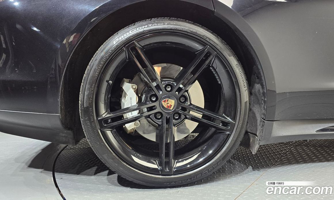 Porsche Taycan фото 5