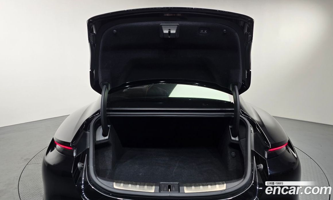 Porsche Taycan фото 20