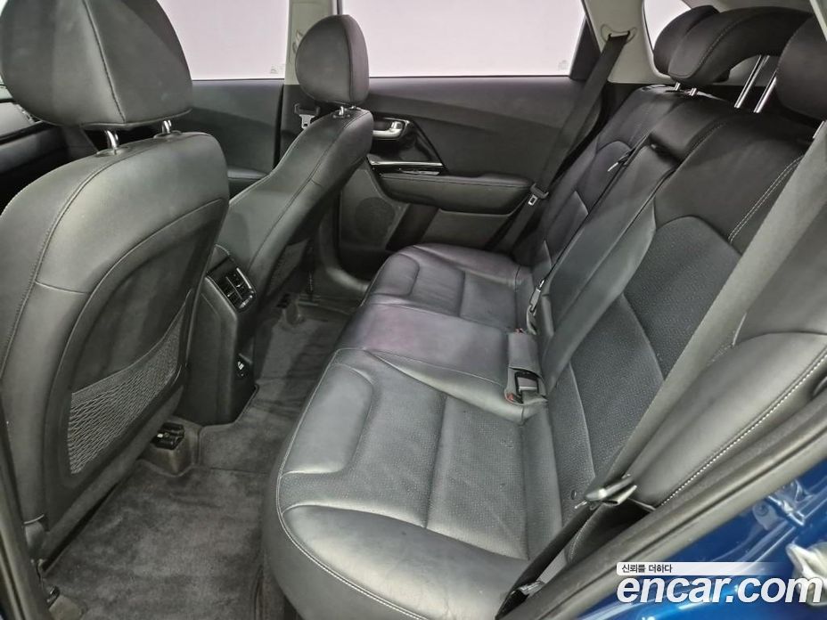 Kia Niro фото 12