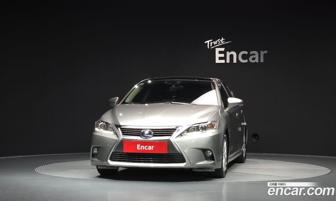 Lexus CT200h фото 3