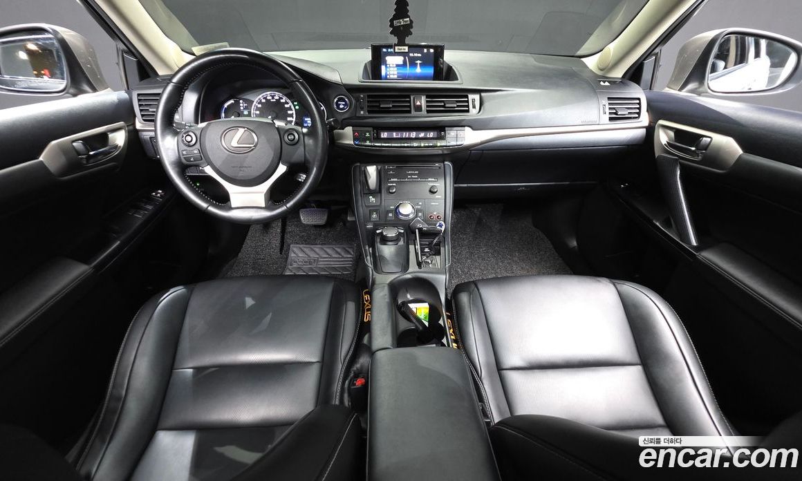 Lexus CT200h фото 7