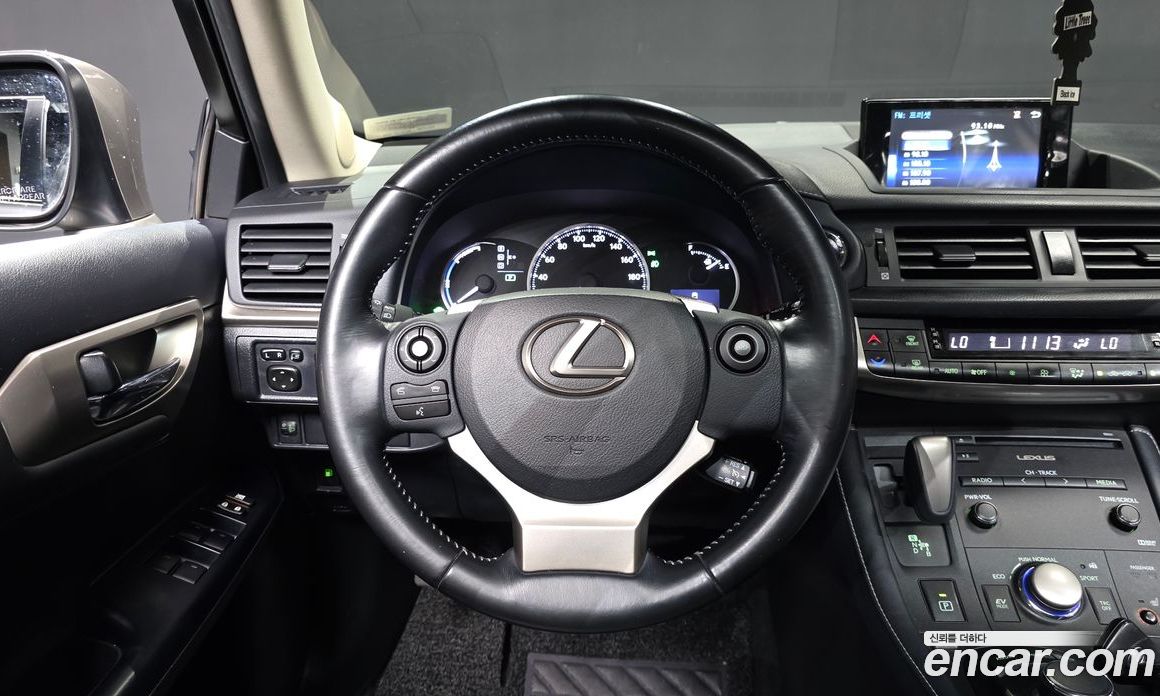 Lexus CT200h фото 13